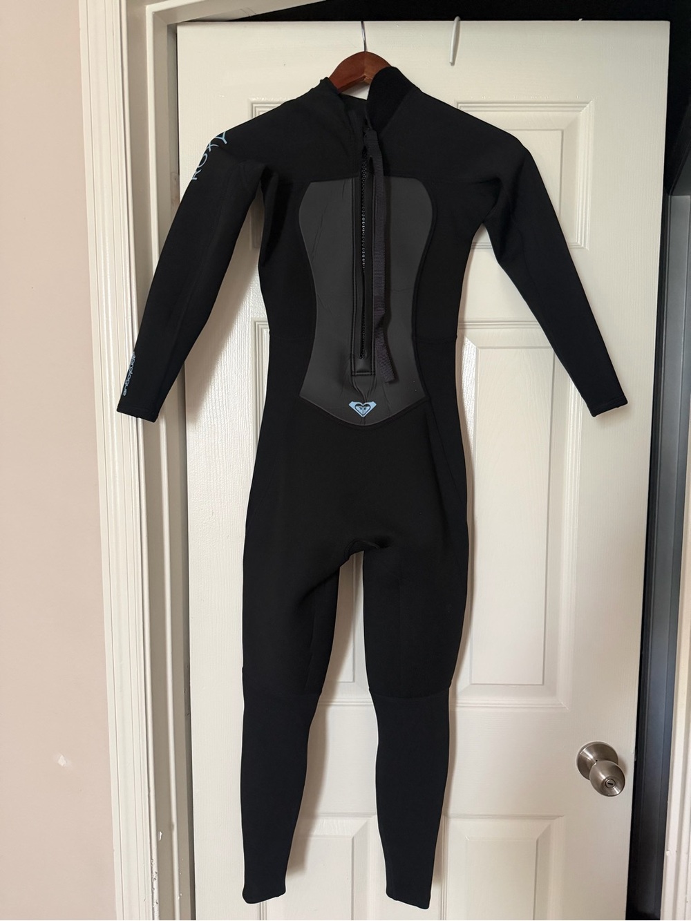 Roxy Black Front-Zip Full Wetsuit with Gray Panel